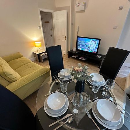 1-Bedroom Flat With Small Garden & Paid Parking In Finsbury Park, Highbury Londra Dış mekan fotoğraf