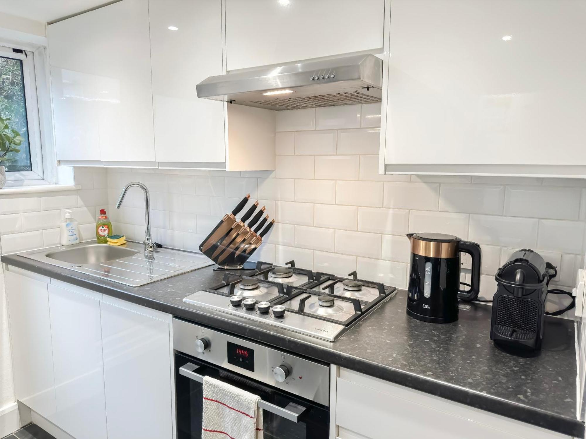 1-Bedroom Flat With Small Garden & Paid Parking In Finsbury Park, Highbury Londra Dış mekan fotoğraf