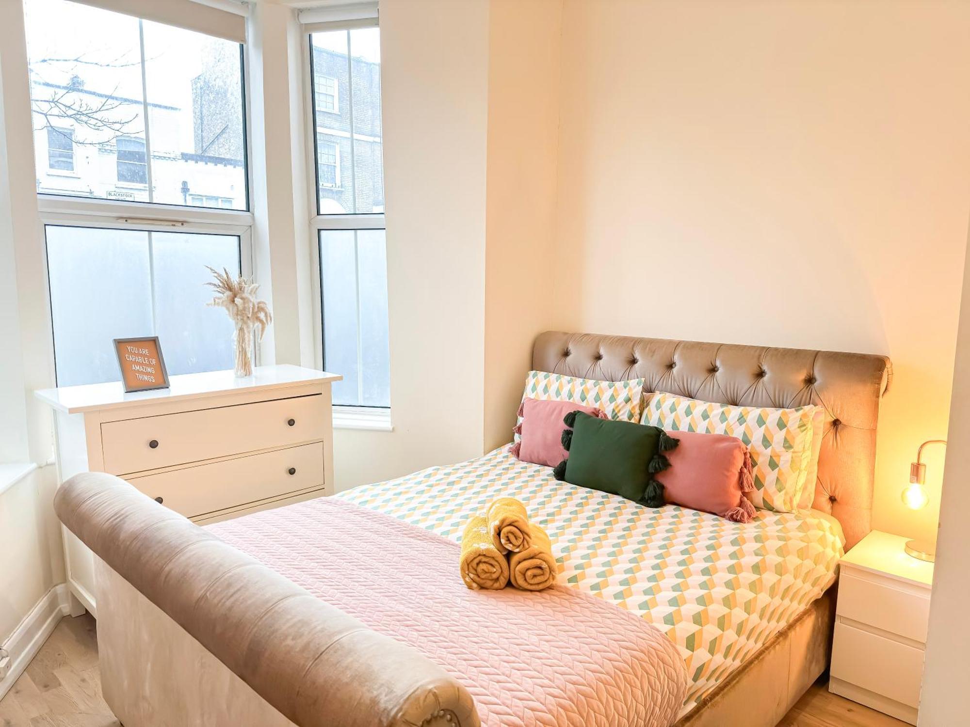1-Bedroom Flat With Small Garden & Paid Parking In Finsbury Park, Highbury Londra Dış mekan fotoğraf