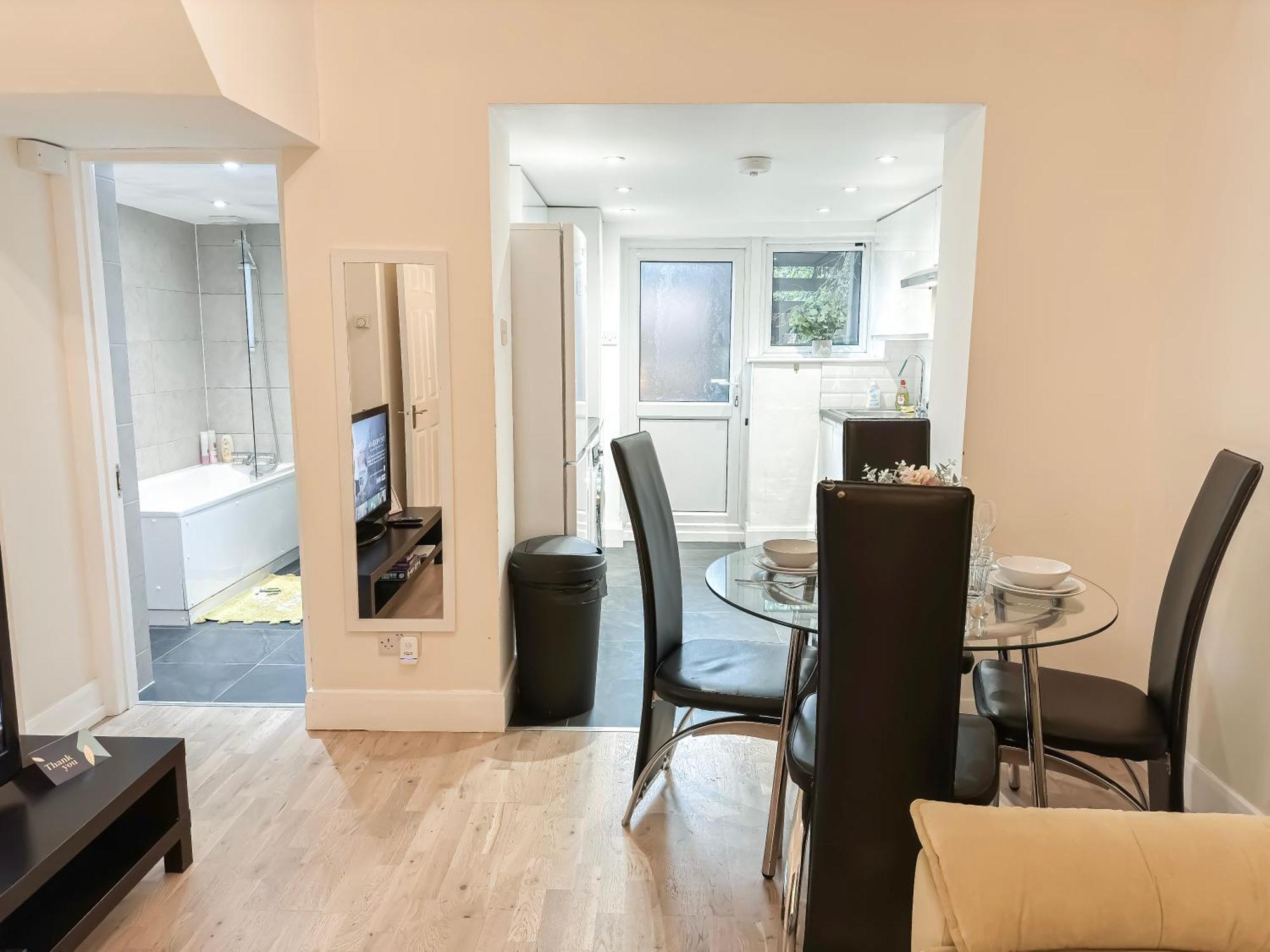 1-Bedroom Flat With Small Garden & Paid Parking In Finsbury Park, Highbury Londra Dış mekan fotoğraf
