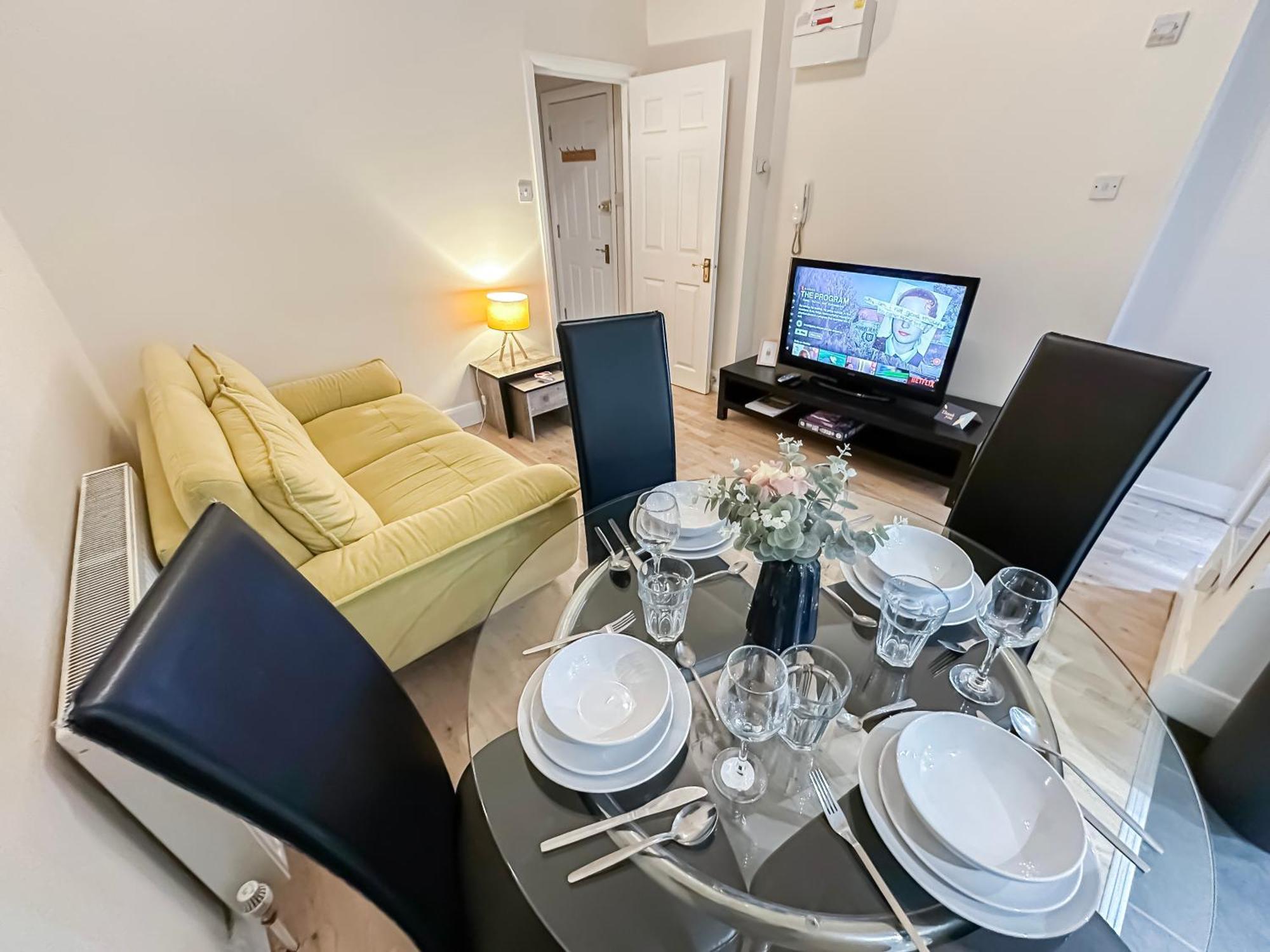 1-Bedroom Flat With Small Garden & Paid Parking In Finsbury Park, Highbury Londra Dış mekan fotoğraf