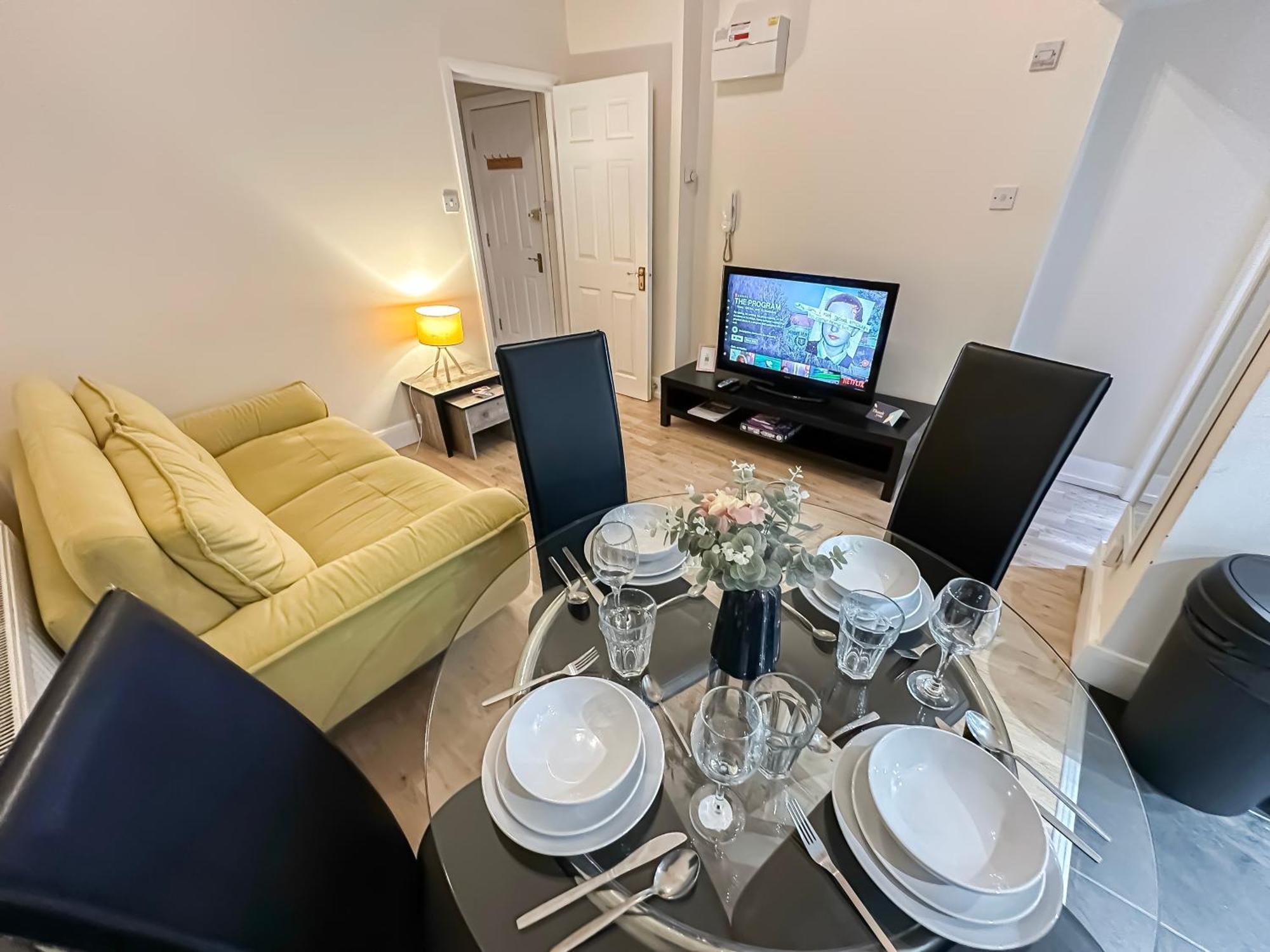 1-Bedroom Flat With Small Garden & Paid Parking In Finsbury Park, Highbury Londra Dış mekan fotoğraf