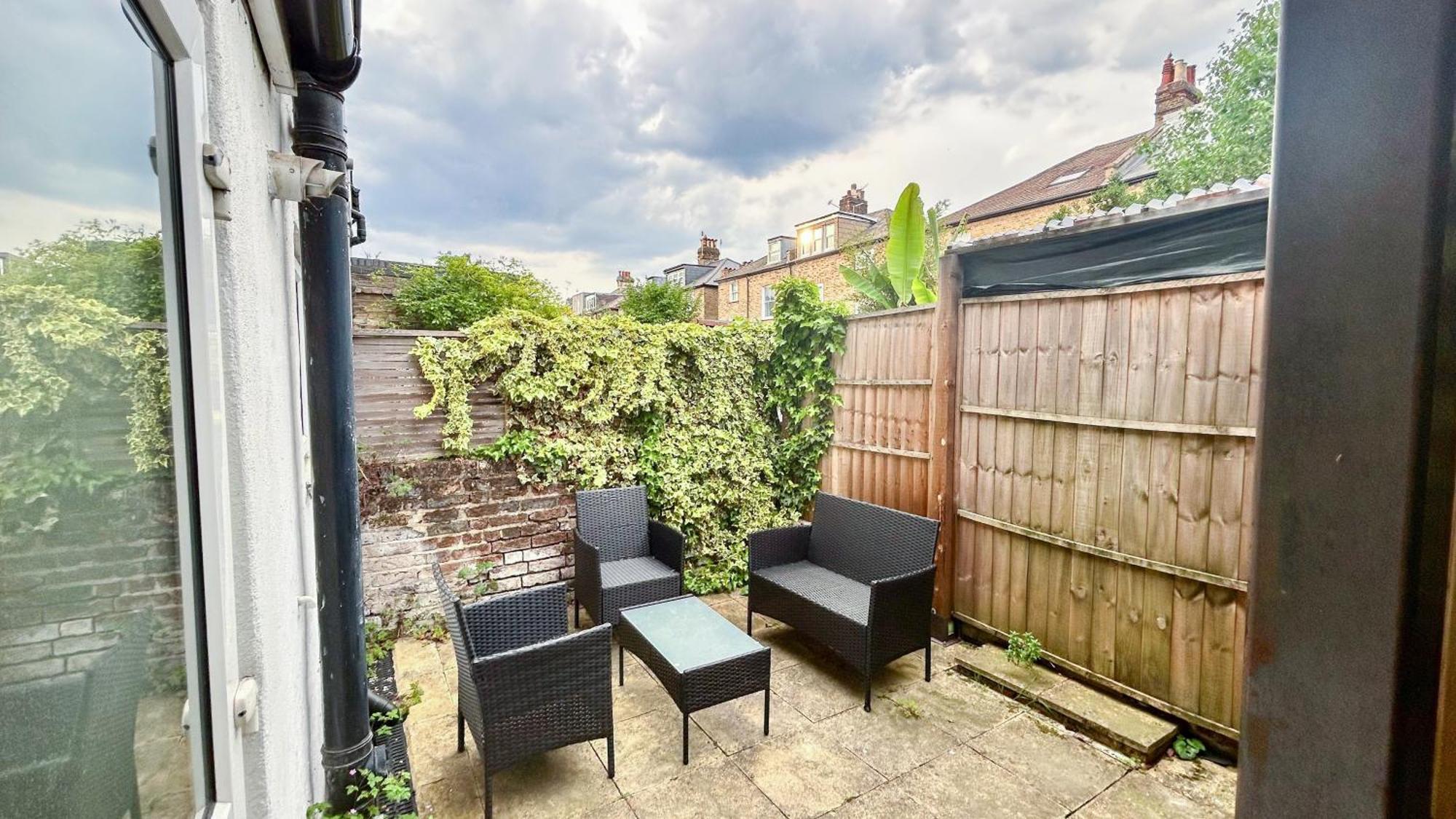 1-Bedroom Flat With Small Garden & Paid Parking In Finsbury Park, Highbury Londra Dış mekan fotoğraf