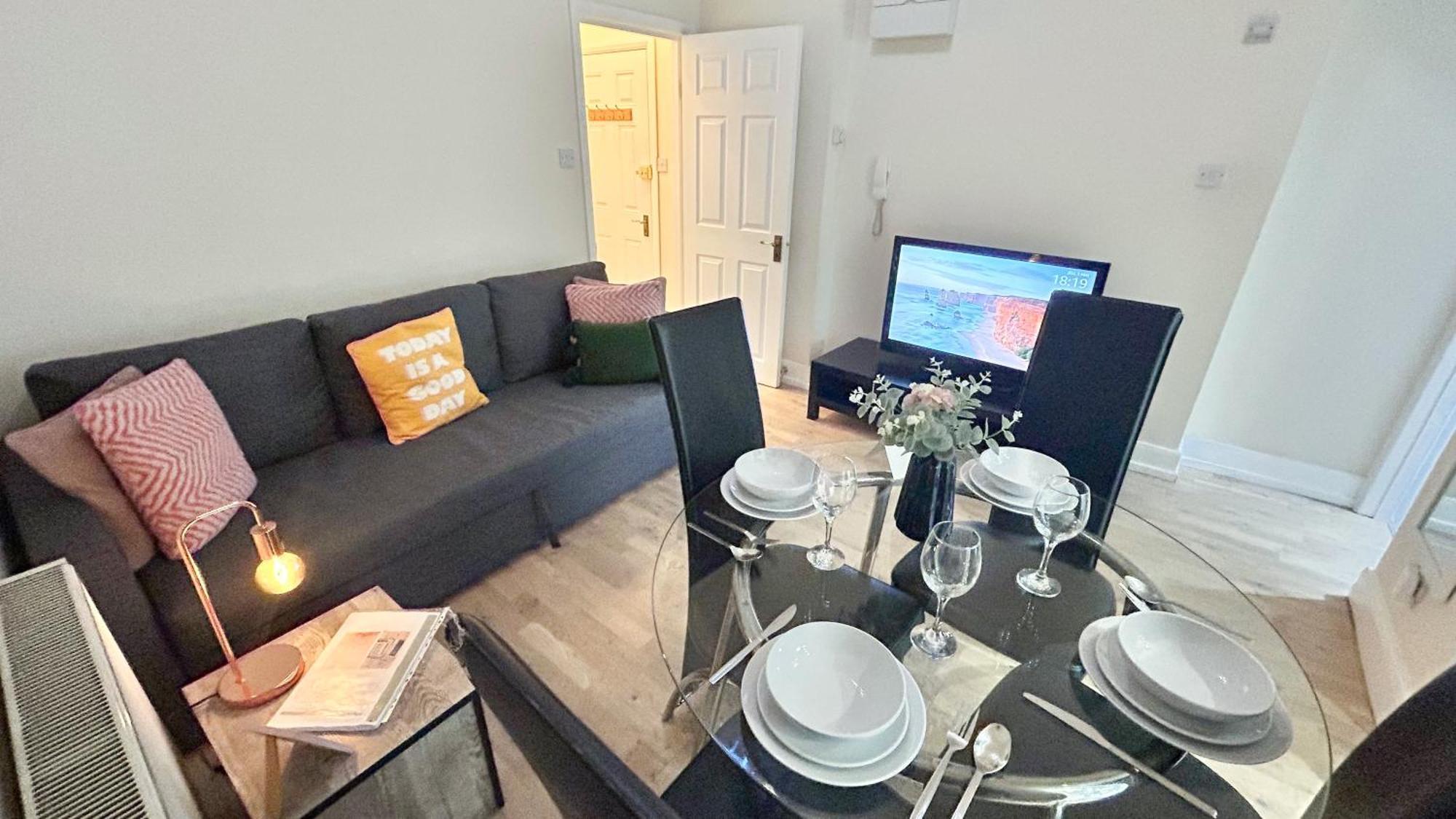 1-Bedroom Flat With Small Garden & Paid Parking In Finsbury Park, Highbury Londra Dış mekan fotoğraf