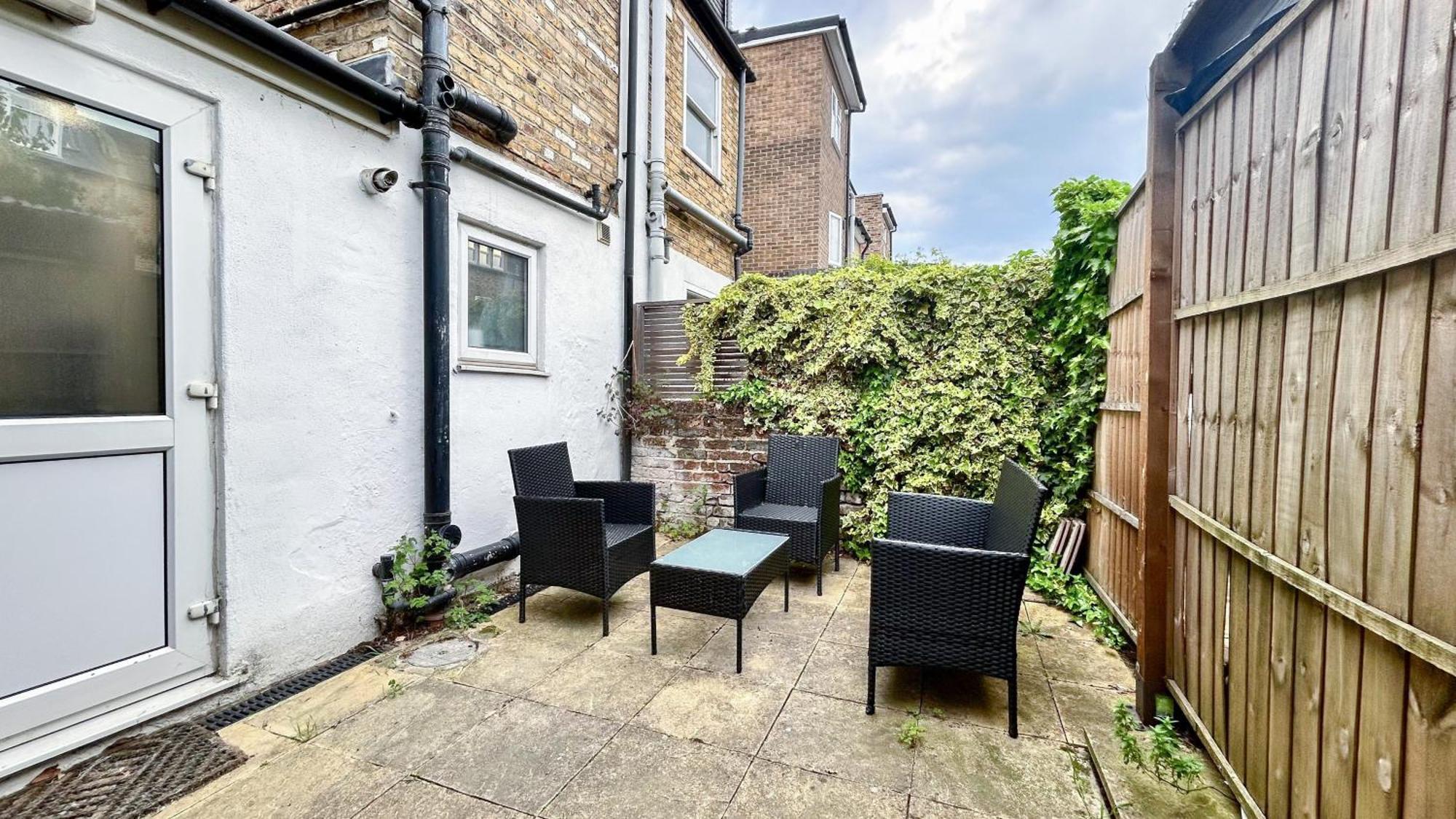 1-Bedroom Flat With Small Garden & Paid Parking In Finsbury Park, Highbury Londra Dış mekan fotoğraf