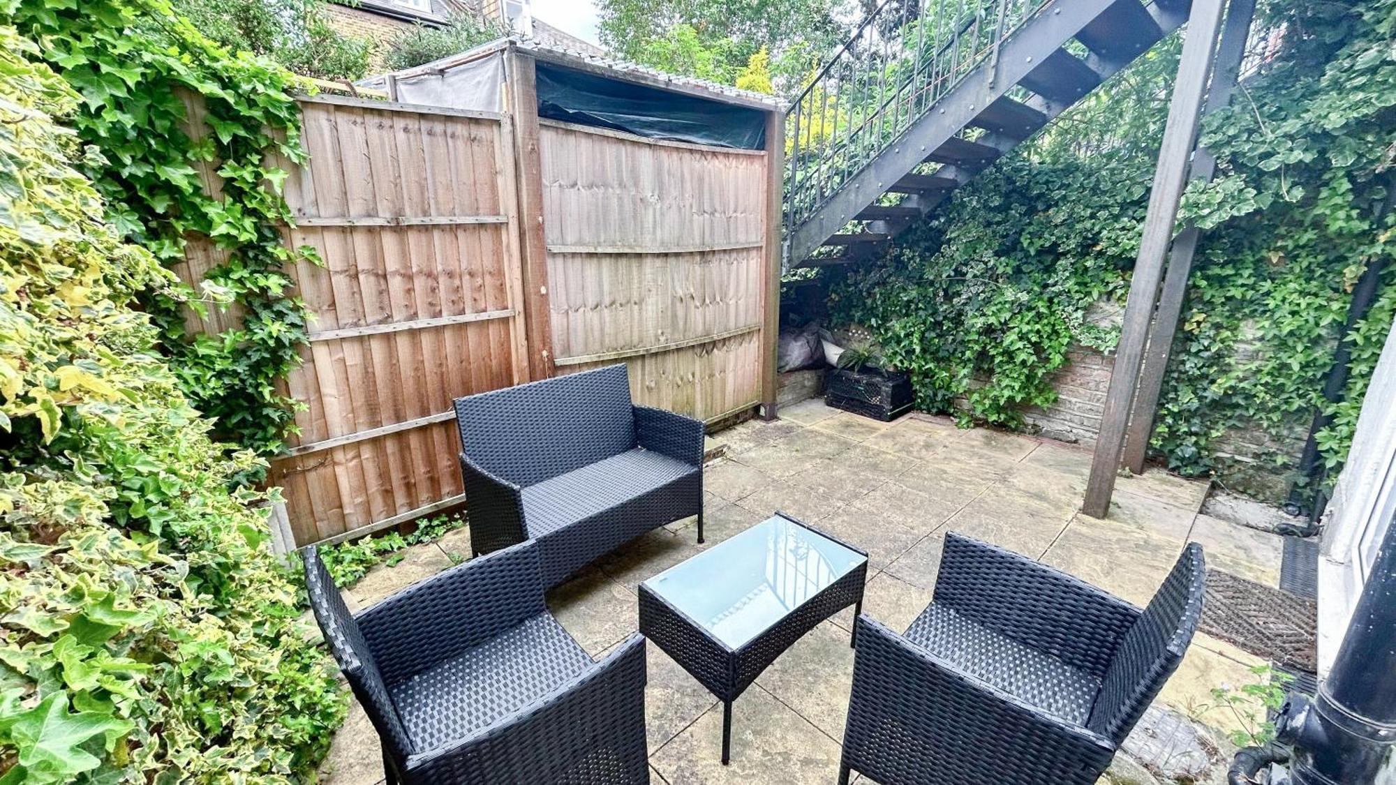 1-Bedroom Flat With Small Garden & Paid Parking In Finsbury Park, Highbury Londra Dış mekan fotoğraf
