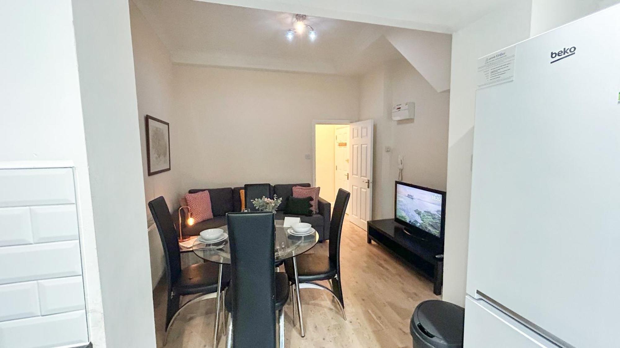 1-Bedroom Flat With Small Garden & Paid Parking In Finsbury Park, Highbury Londra Dış mekan fotoğraf