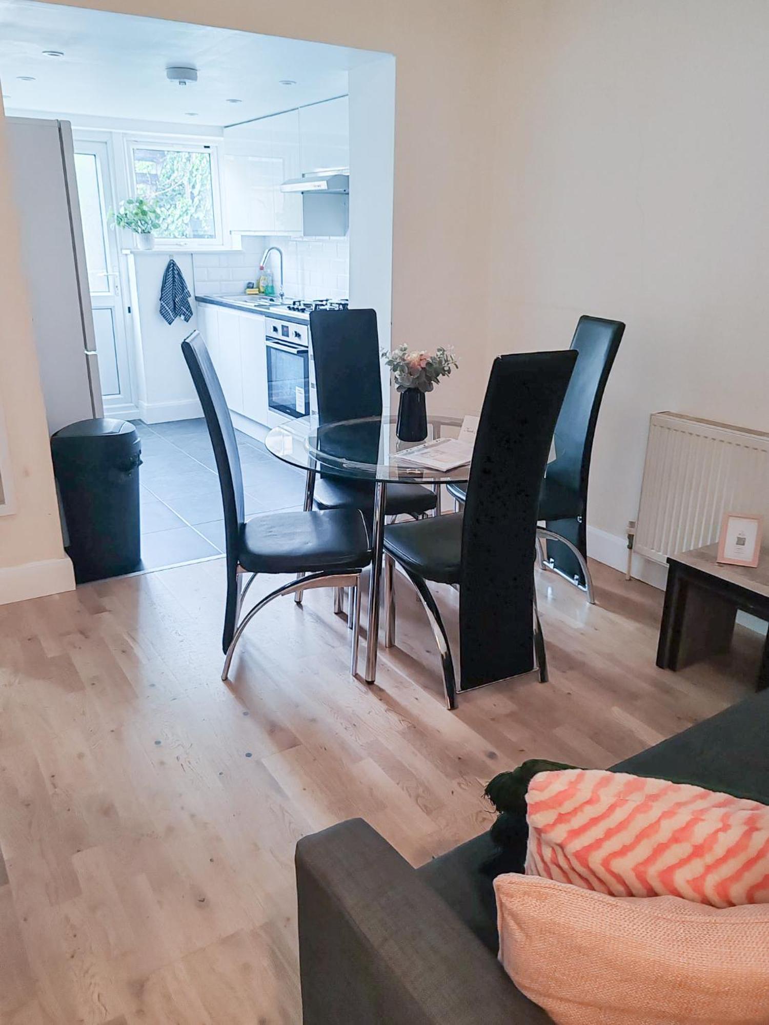 1-Bedroom Flat With Small Garden & Paid Parking In Finsbury Park, Highbury Londra Dış mekan fotoğraf