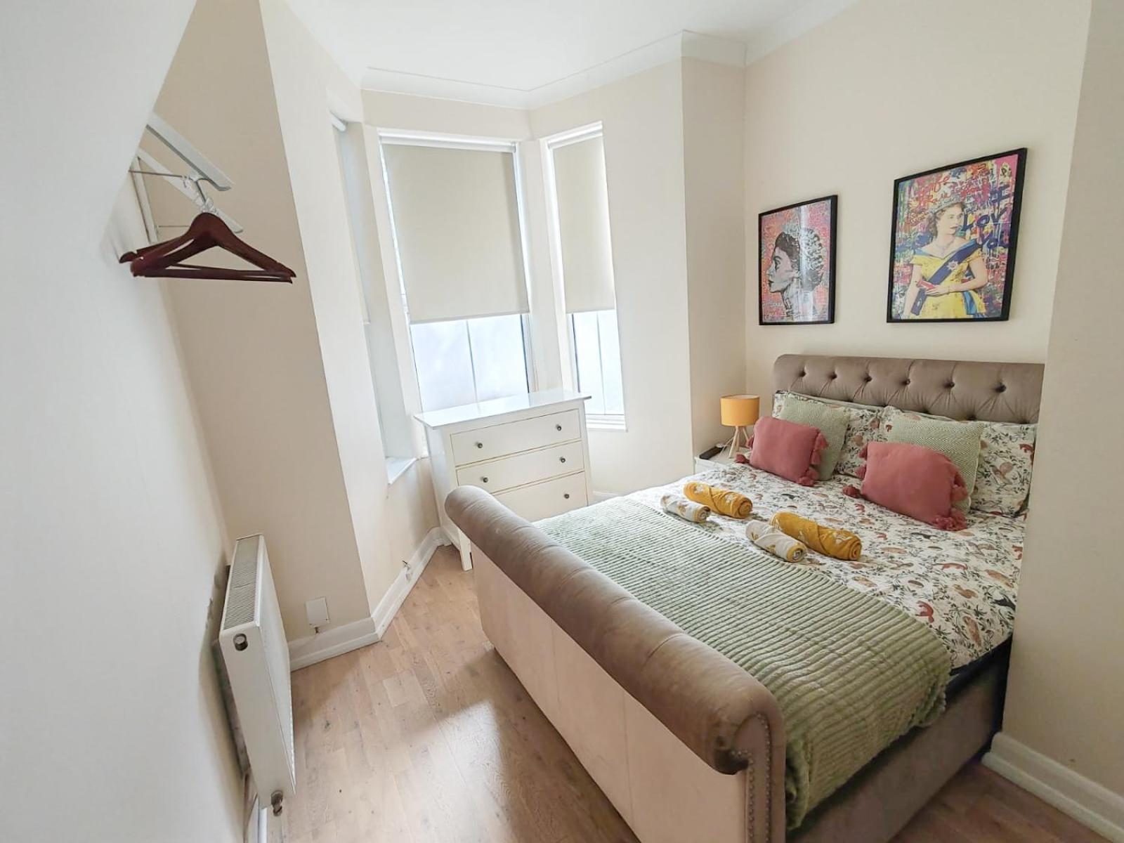 1-Bedroom Flat With Small Garden & Paid Parking In Finsbury Park, Highbury Londra Dış mekan fotoğraf