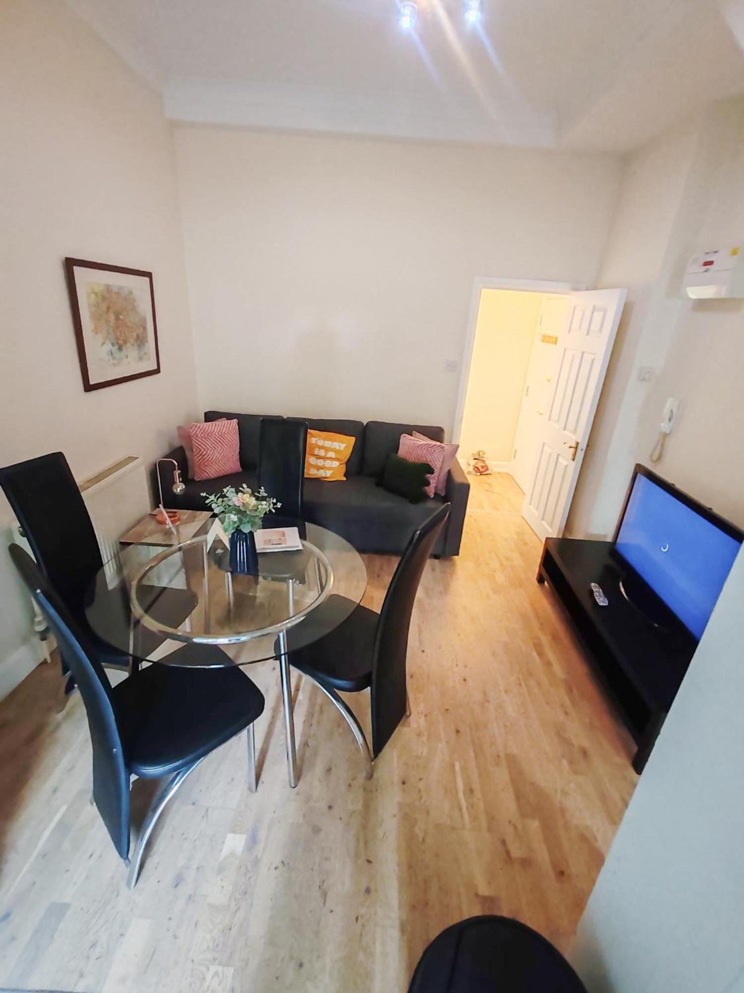1-Bedroom Flat With Small Garden & Paid Parking In Finsbury Park, Highbury Londra Dış mekan fotoğraf