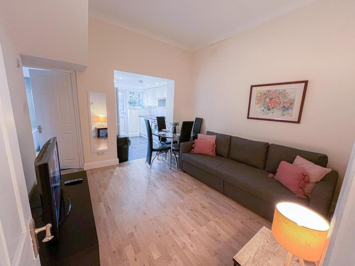 1-Bedroom Flat With Small Garden & Paid Parking In Finsbury Park, Highbury Londra Dış mekan fotoğraf