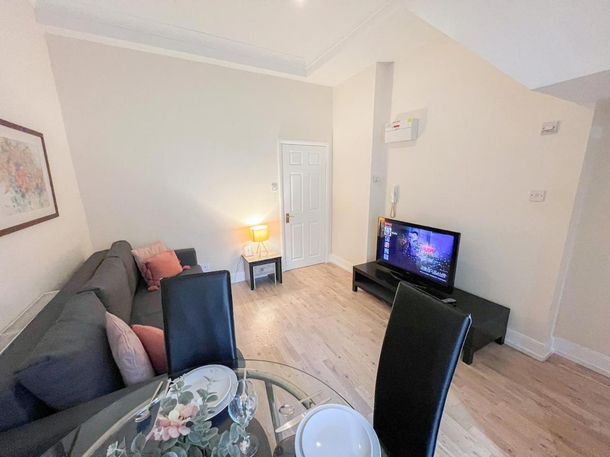 1-Bedroom Flat With Small Garden & Paid Parking In Finsbury Park, Highbury Londra Dış mekan fotoğraf