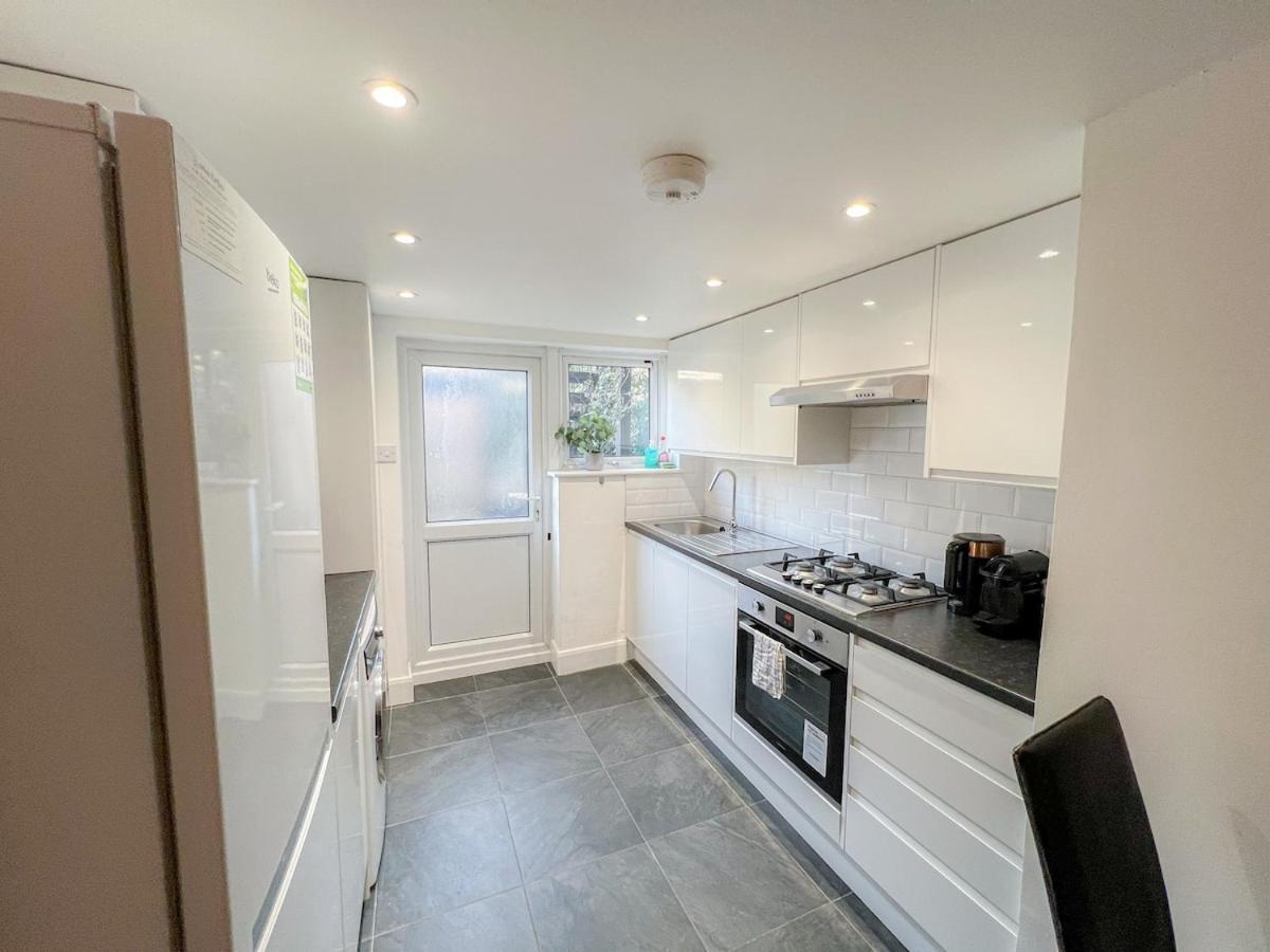 1-Bedroom Flat With Small Garden & Paid Parking In Finsbury Park, Highbury Londra Dış mekan fotoğraf