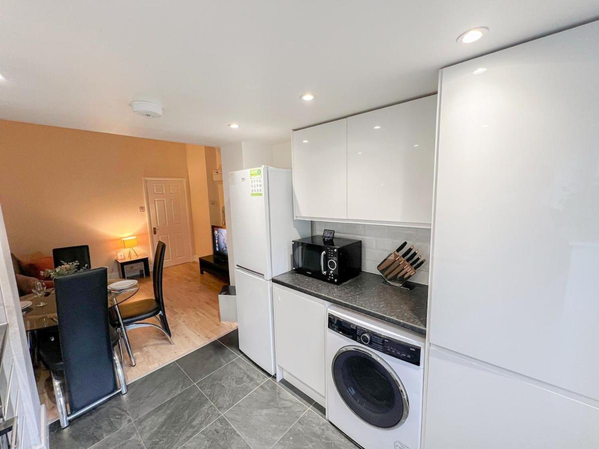 1-Bedroom Flat With Small Garden & Paid Parking In Finsbury Park, Highbury Londra Dış mekan fotoğraf