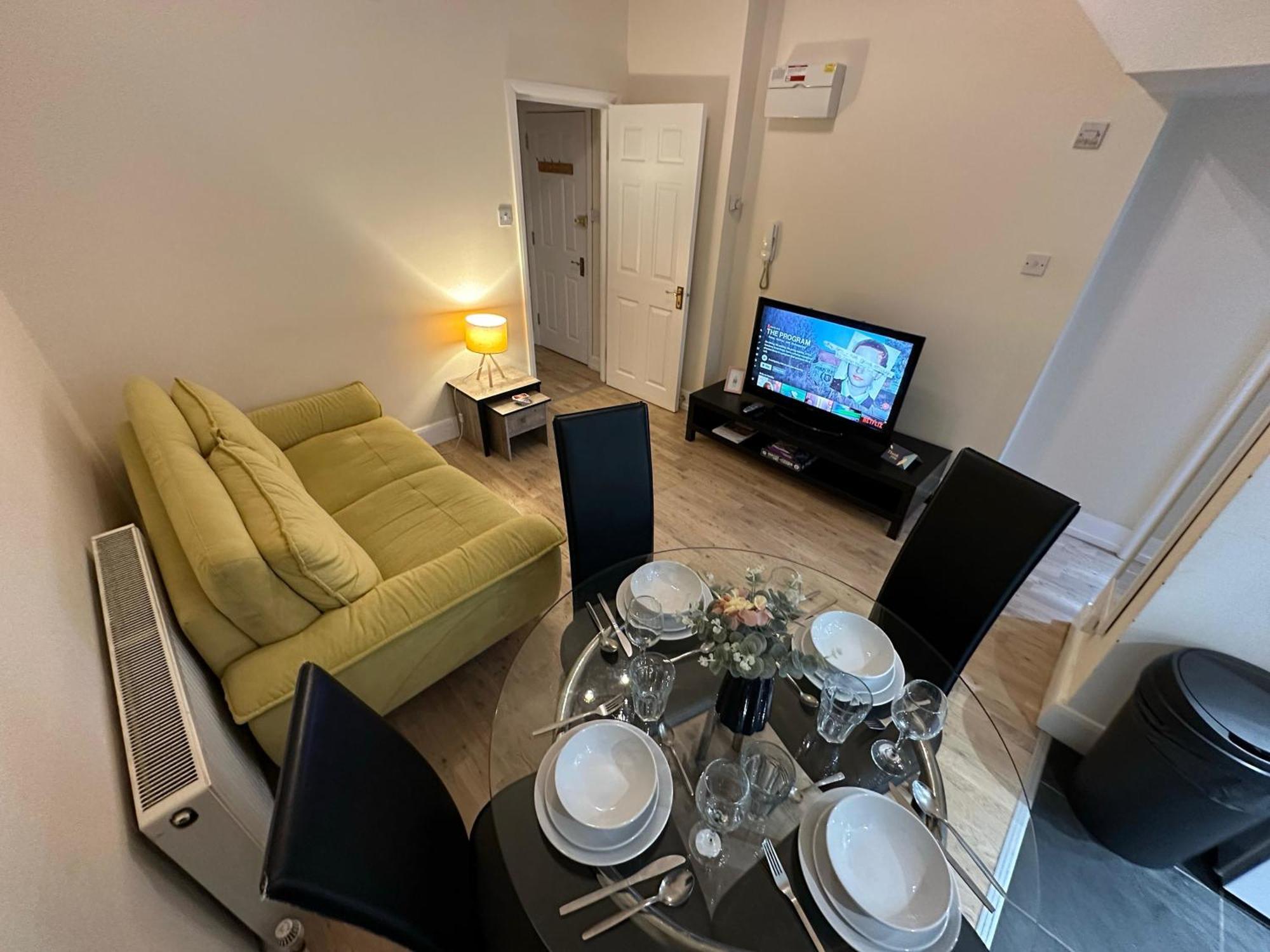 1-Bedroom Flat With Small Garden & Paid Parking In Finsbury Park, Highbury Londra Dış mekan fotoğraf
