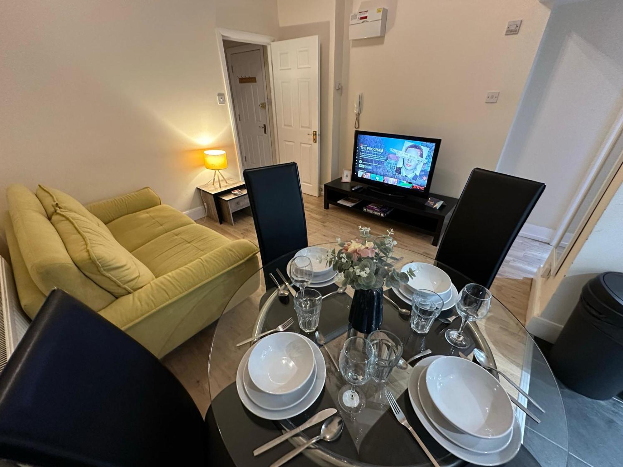1-Bedroom Flat With Small Garden & Paid Parking In Finsbury Park, Highbury Londra Dış mekan fotoğraf