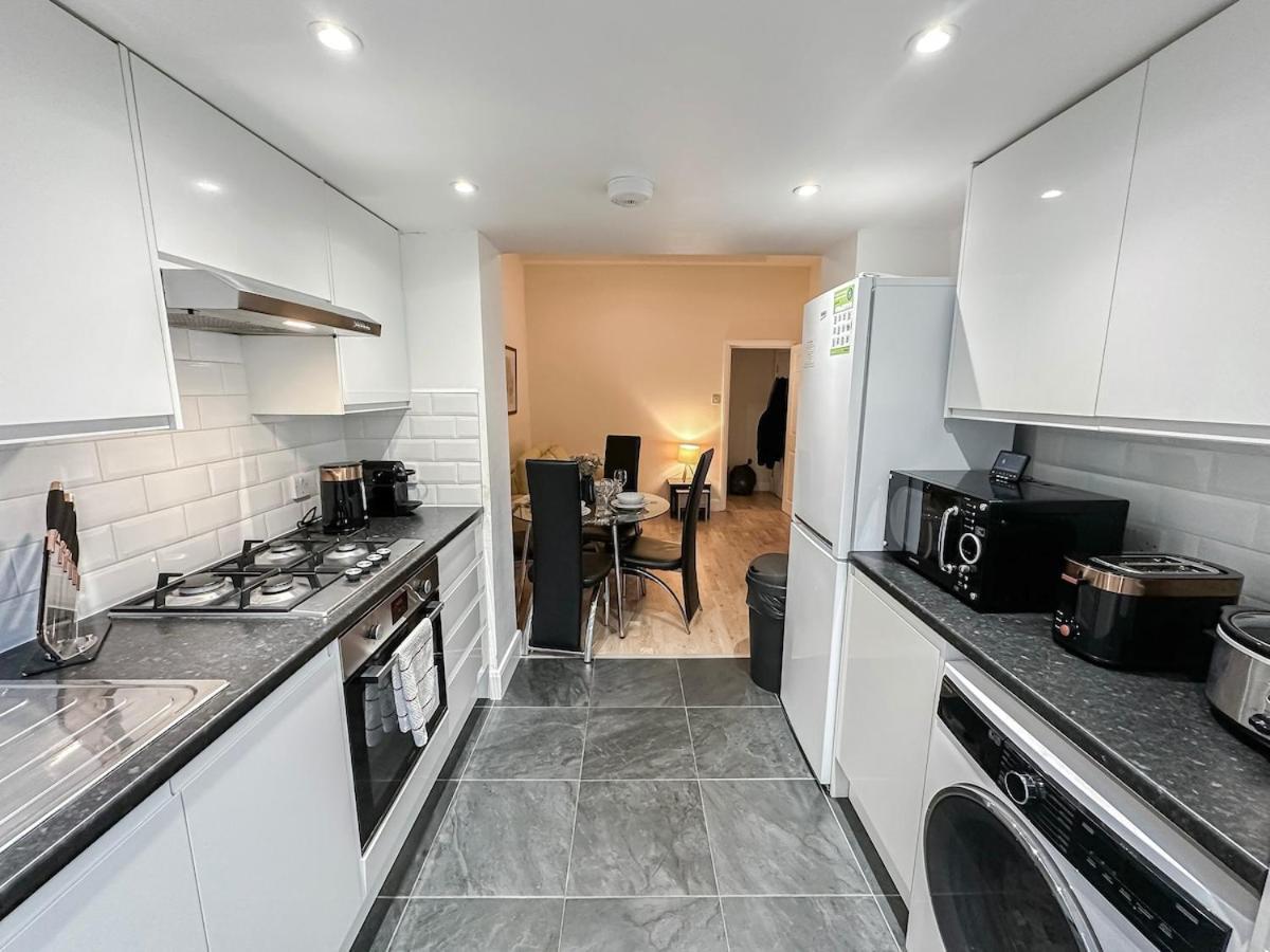 1-Bedroom Flat With Small Garden & Paid Parking In Finsbury Park, Highbury Londra Dış mekan fotoğraf