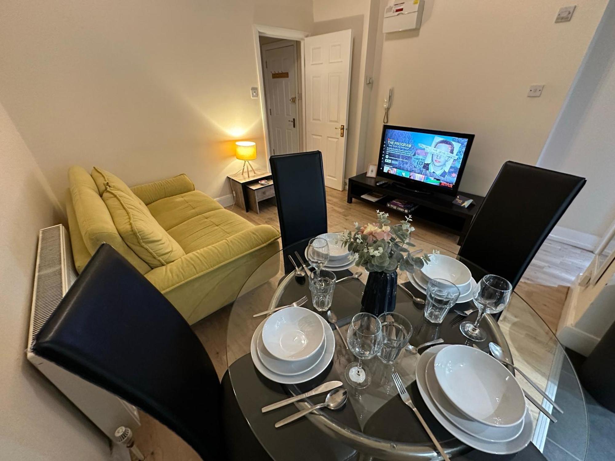 1-Bedroom Flat With Small Garden & Paid Parking In Finsbury Park, Highbury Londra Dış mekan fotoğraf
